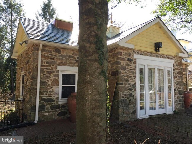 Foto del edificio - 529 Dunkirk Rd
