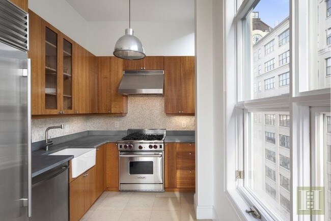 Building Photo - 42 Main St