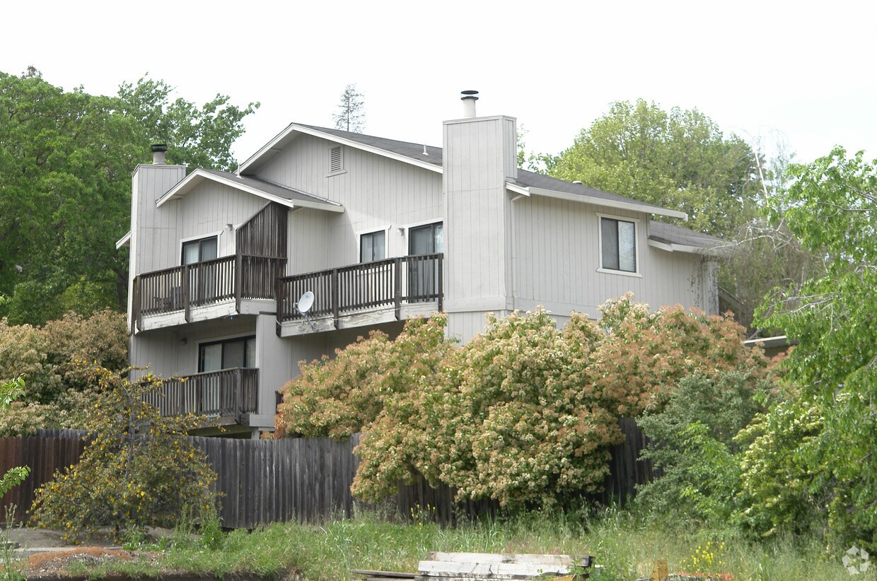 Building Photo - 2119 Overlook Dr
