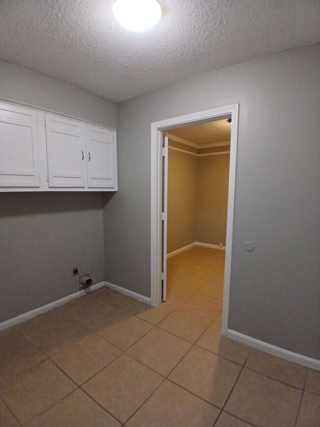 Building Photo - Blend of scale and sophistication in this expansive 3-bedroom, 2 bath residence - Open To Section 8