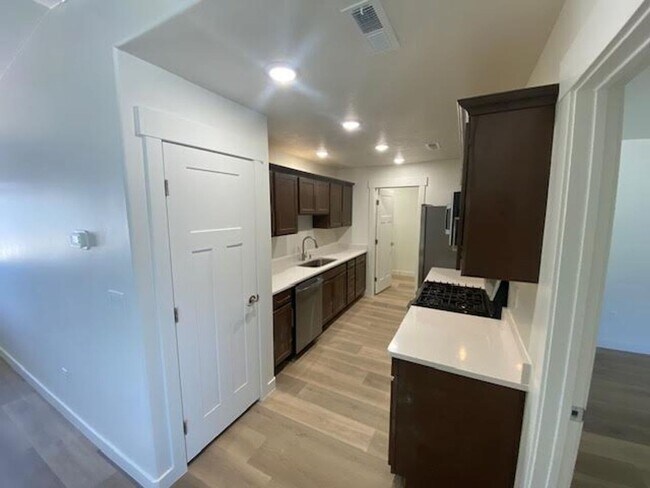 Foto del edificio - 3 bedroom- 2 bath 4 Plex - Brand New Construction