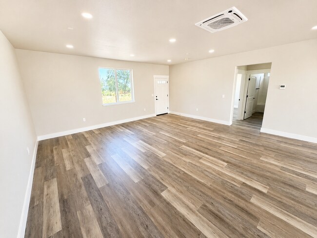Foto del edificio - 5581-5581 Linrich Ln