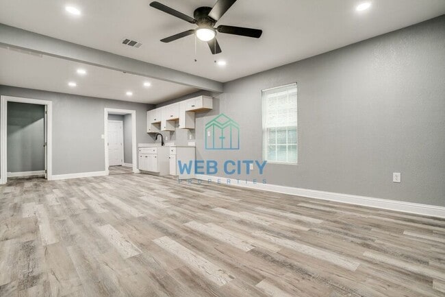 Building Photo - 1618 Marfa Ave