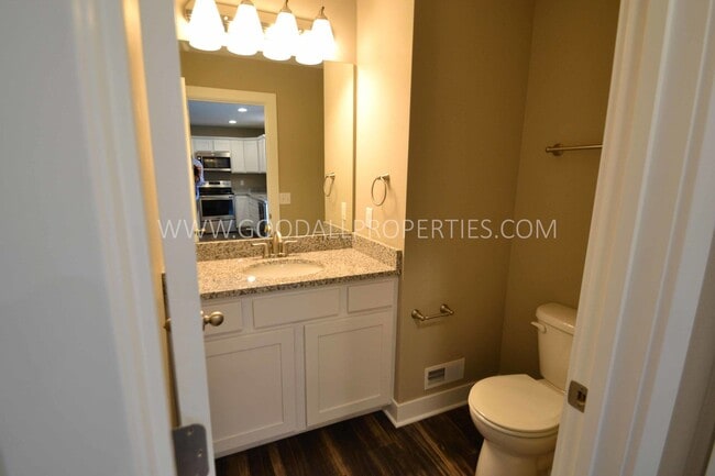 Building Photo - 2-Bedroom, 2.5-Bath Townhome in Urbandale with a 2-Car Attached Garage