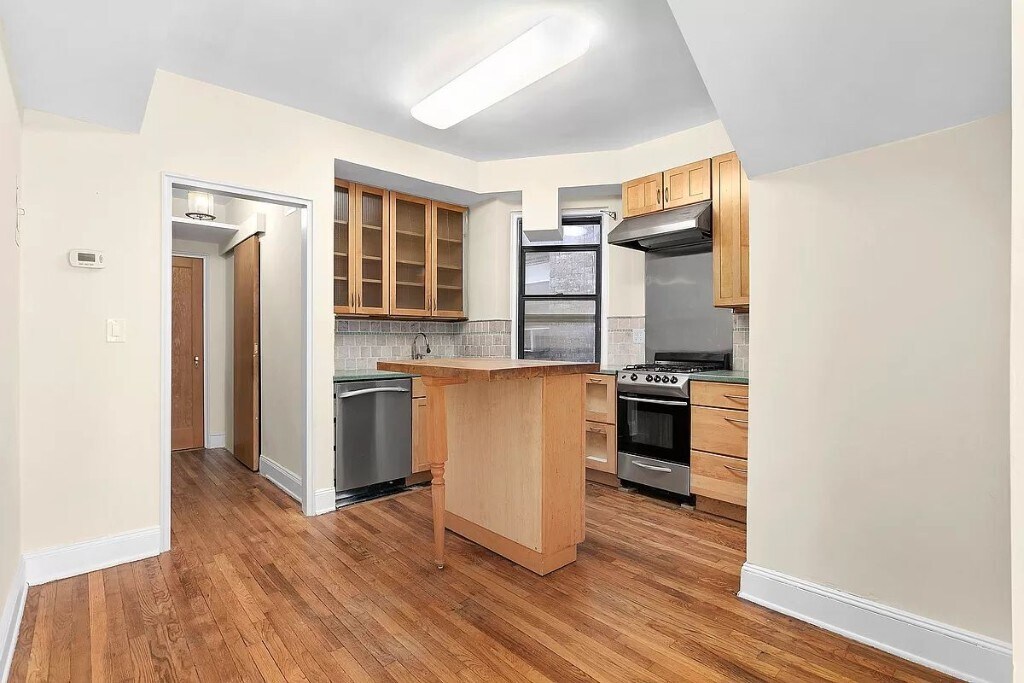 Foto del edificio - 628 E 9th St