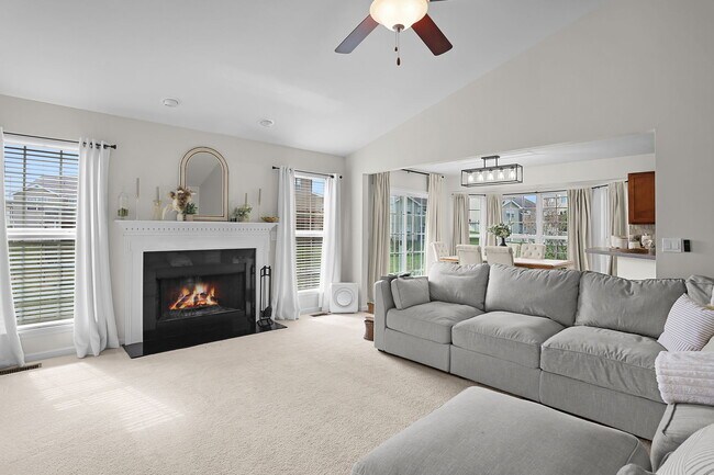 Foto del edificio - 814 Cone Flower Dr