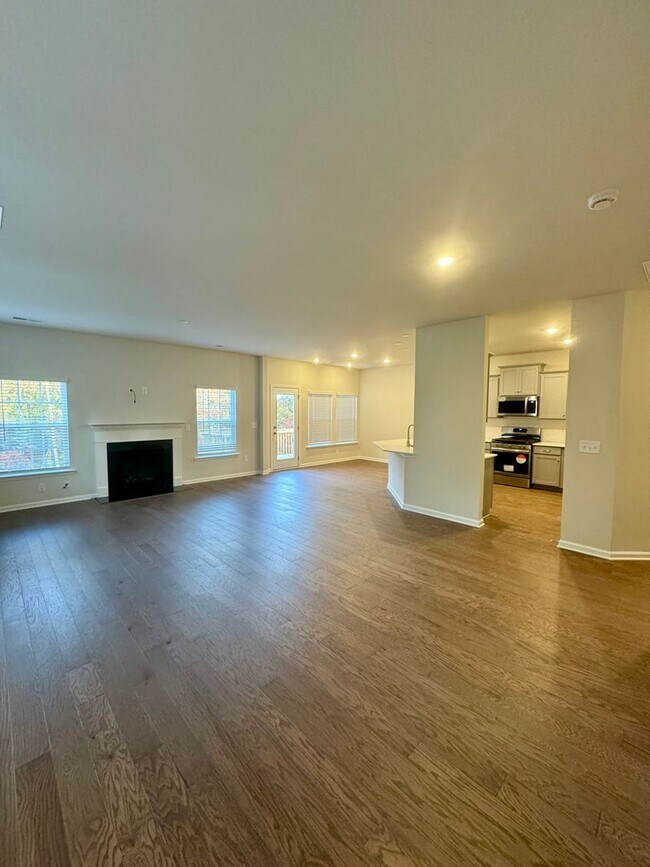 Building Photo - 4BR/2.5BA in Steel Creek's Brightwater Neighborhood