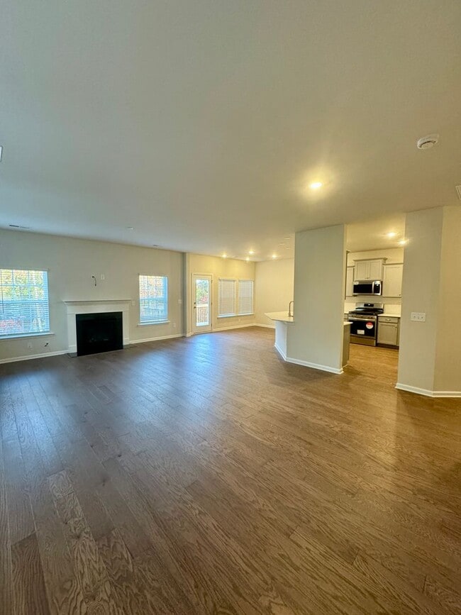 Foto del edificio - 4BR/2.5BA in Steel Creek's Brightwater Neighborhood