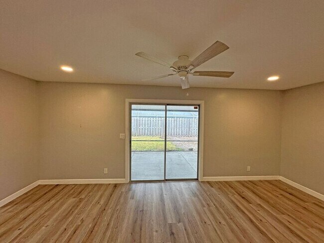 Building Photo - 10431 Pippin Ln