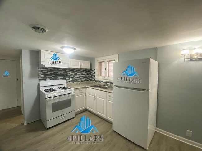 Building Photo - Charming 2 Bedroom, 1 Bath Apartment for Rent
