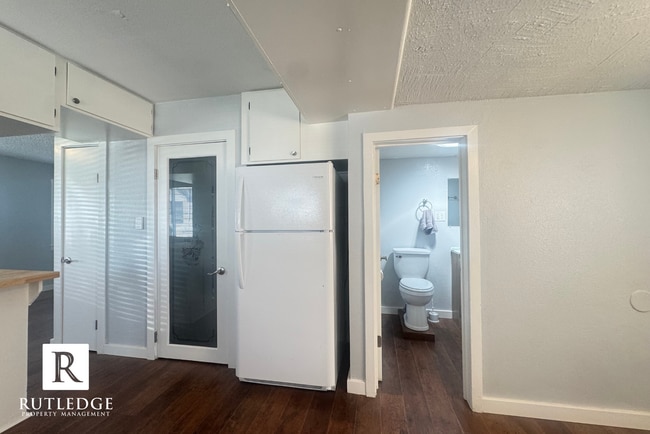 Building Photo - Cute & Cozy Cottage 1 Bedroom / 1 Bath - New Remodel