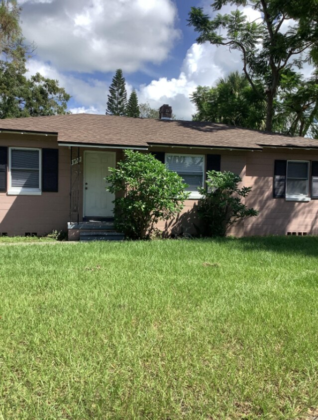 Foto principal - Three Bedroom One Bath