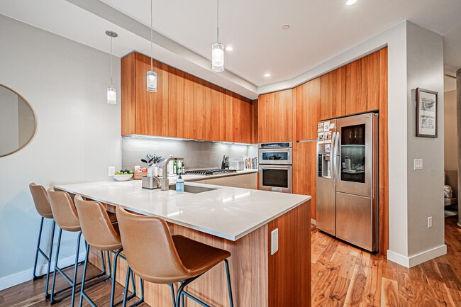 Building Photo - LUX 1BD, 1.5BA Lakehouse Condo with Bonus Den