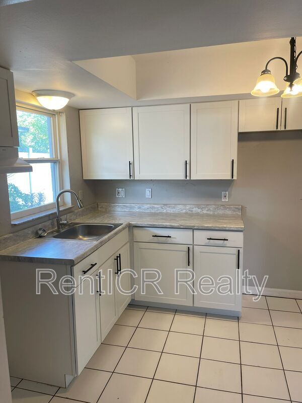 Foto del edificio - 5281 Bamboo Pl