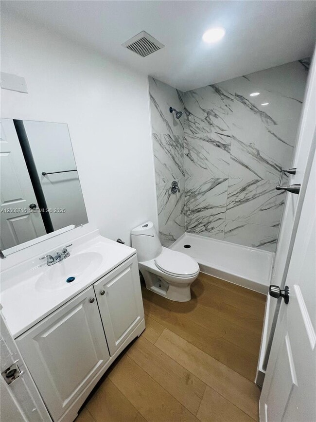 Foto del edificio - 7124 Southgate Blvd