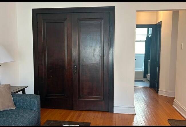 Foto del edificio - 1913 W Larchmont Ave