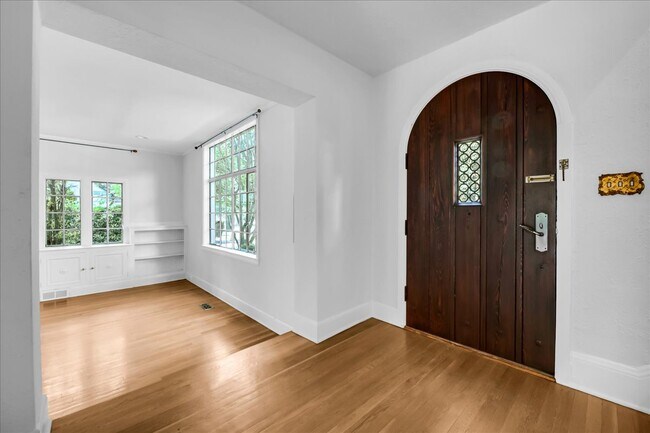 Foto del edificio - 455 Linden Rd