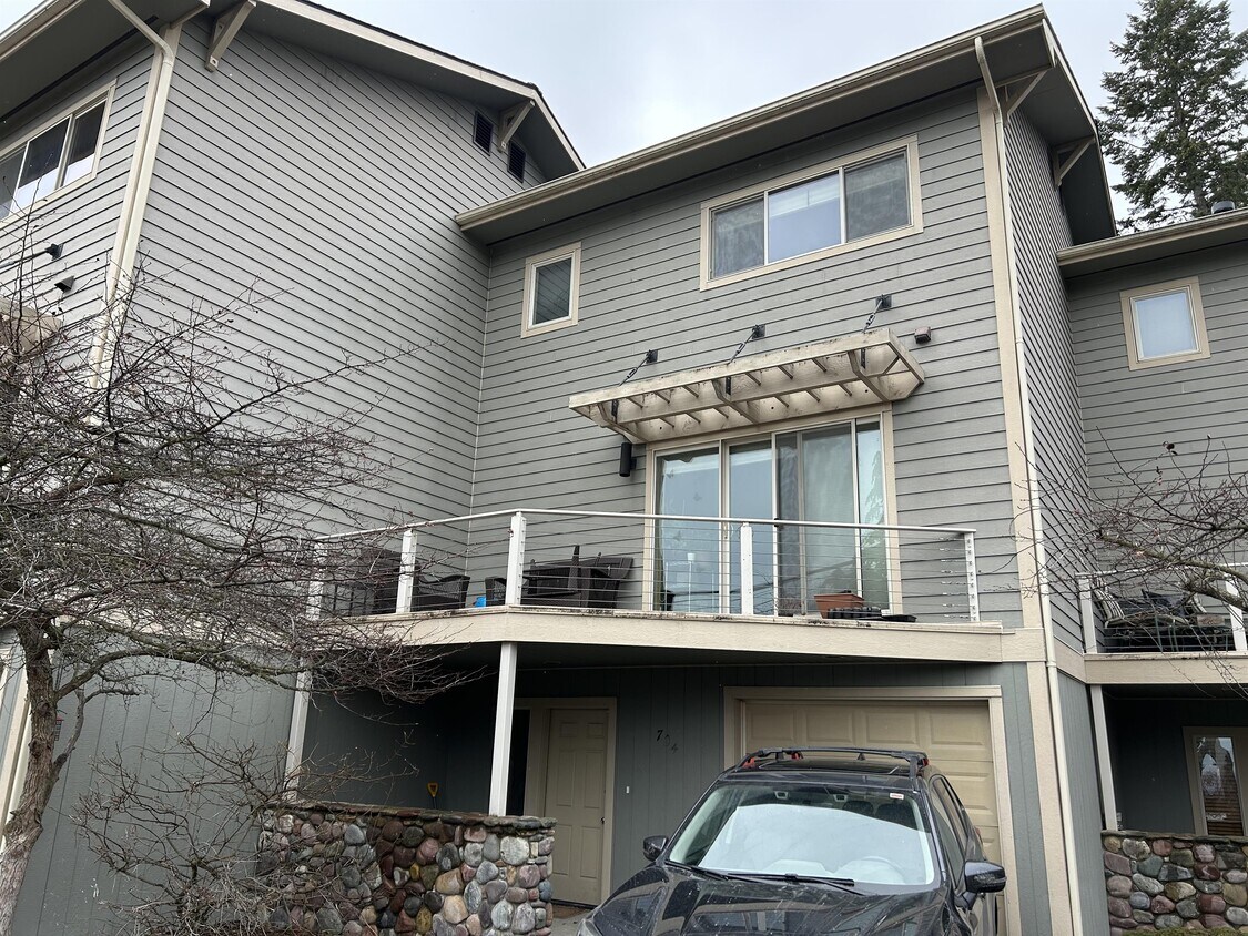 704 Stoner Loop, Lakeside, MT 59922 Townhome Rentals in Lakeside MT