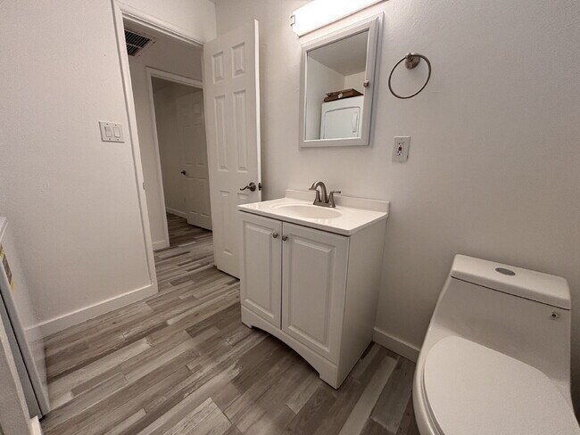 Foto del edificio - Coming Soon! One Bedroom Near Old Town Sco...