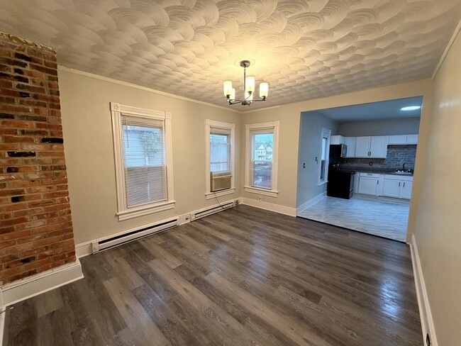 Building Photo - 129 Poplar Ave