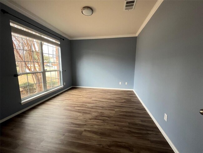 Foto del edificio - 304 Walsh Glen Drive