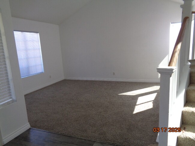 Foto del edificio - Cute and Clean 2 Story West Palmdale Home