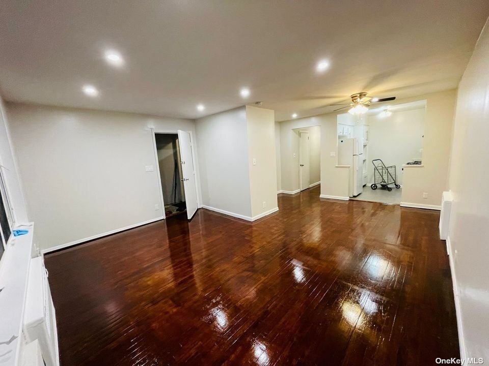 Foto principal - 686 E 78th St