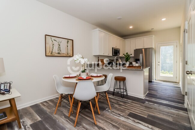 Foto del edificio - Fantastic 3bd/2ba home! Coming soon!