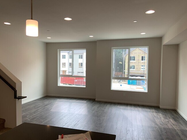 Building Photo - 13706 Manor Way