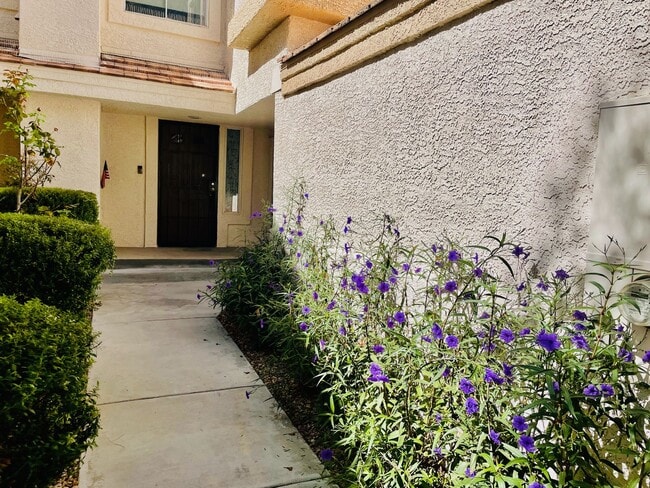 Building Photo - Coming Soon- 2 bd, 3 bth Condo in Desert S...