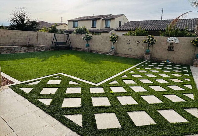 Foto del edificio - 2565 E Ebony Dr