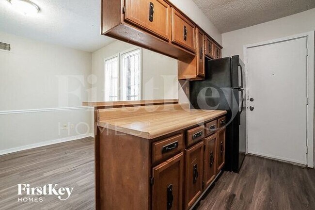 Building Photo - 6709 Valley Park Dr