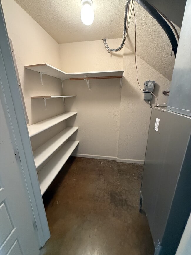 Building Photo - 5220 Loft Dr