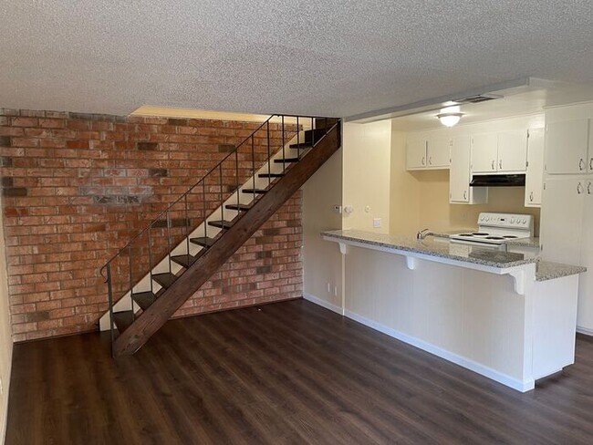 Building Photo - Stockton 2 Bedroom 1 Bath