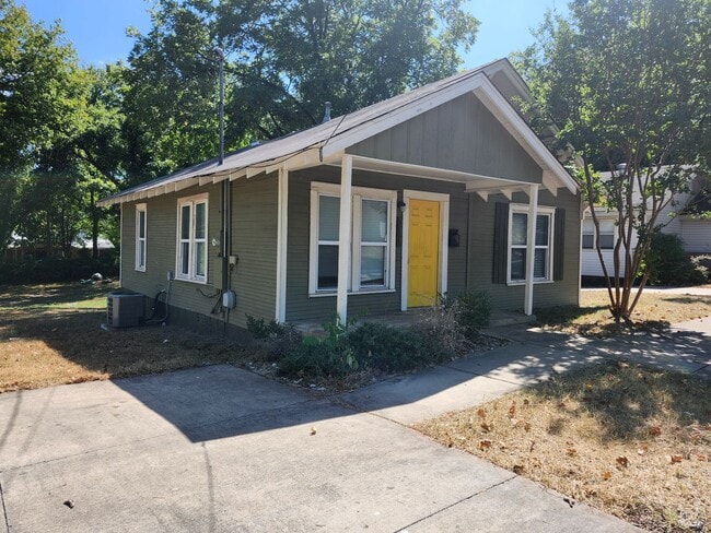 Building Photo - 311 E Narroway St