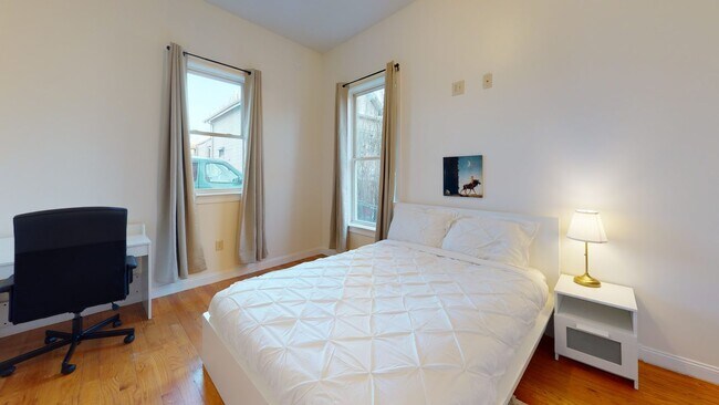 Building Photo - #829 Queen room in Roxbury 4-bed / 2.0-ba