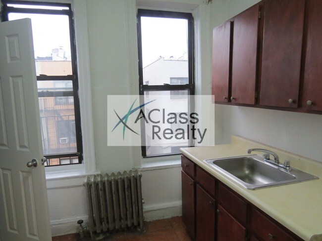 Building Photo - 3084 45th St