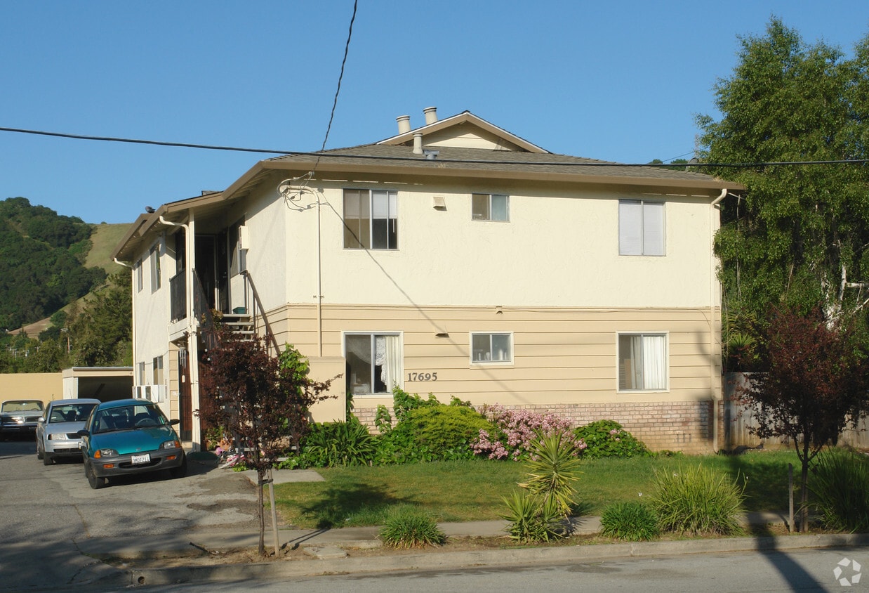 Foto del edificio - 17695 Crest Ave