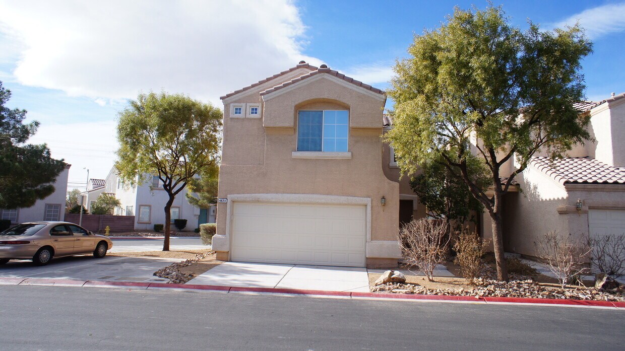 Foto principal - THIS IS A CHARMING TWO-STORY NORTH LAS VEG...