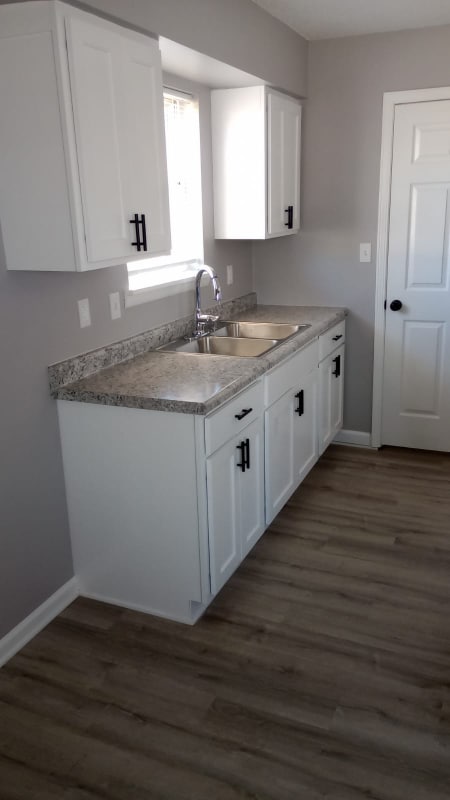 Foto principal - 215 Snead Dr