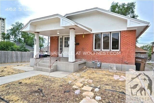 Building Photo - Charming 4 Bedroom University Home! No Dep...