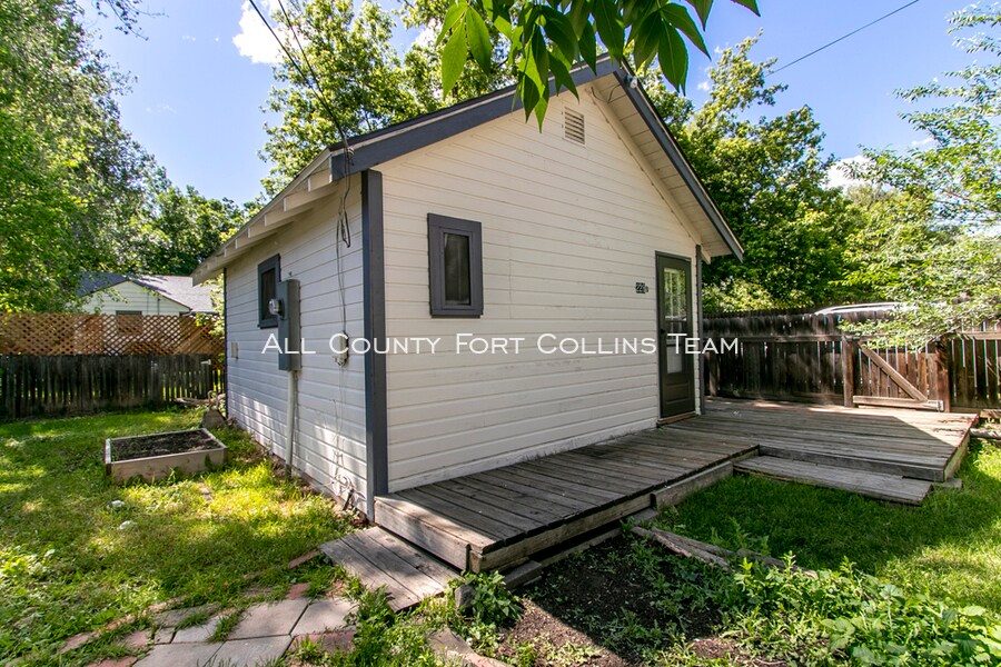 Primary Photo - 228 N Shields St
