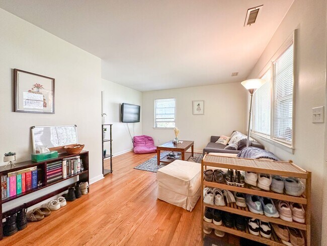 Building Photo - 3Bedroom 2Bath Frysprings Community