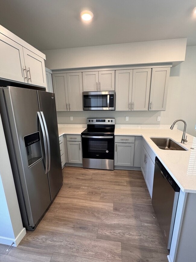 Building Photo - 1437 N Steiwer Ln