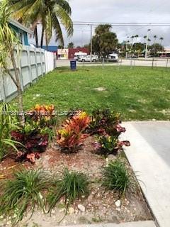 Building Photo - 16598 NE 4th Ave