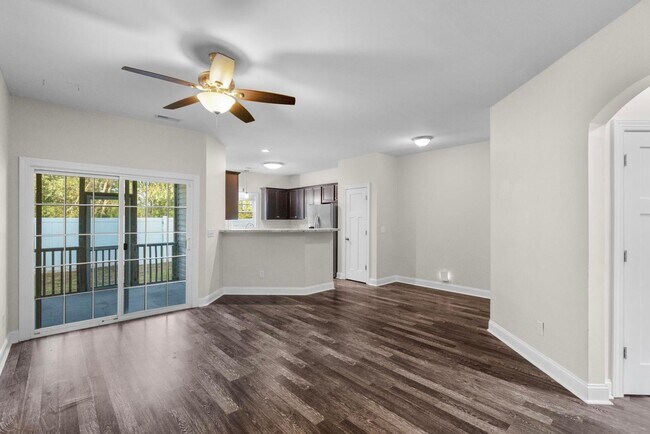 Building Photo - Townhouse For Rent!