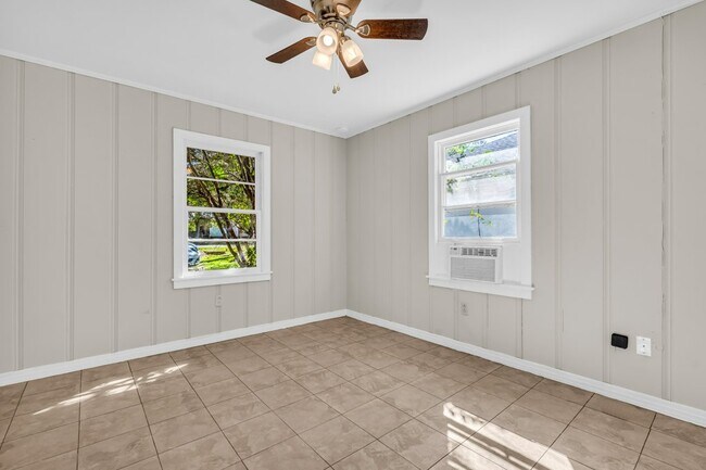 Foto del edificio - 305 Old West Point Rd