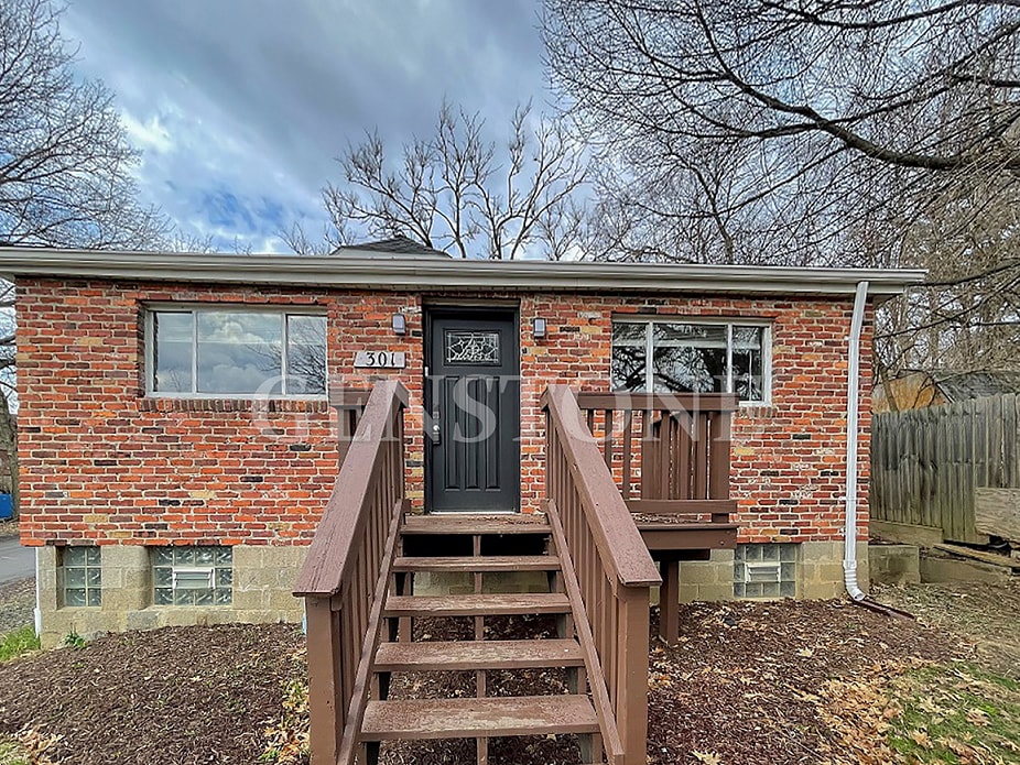 Primary Photo - 301 Morton St