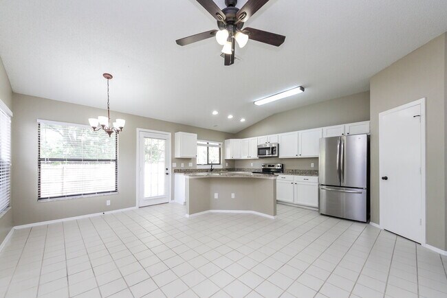 Building Photo - 634 Arbukle Ct