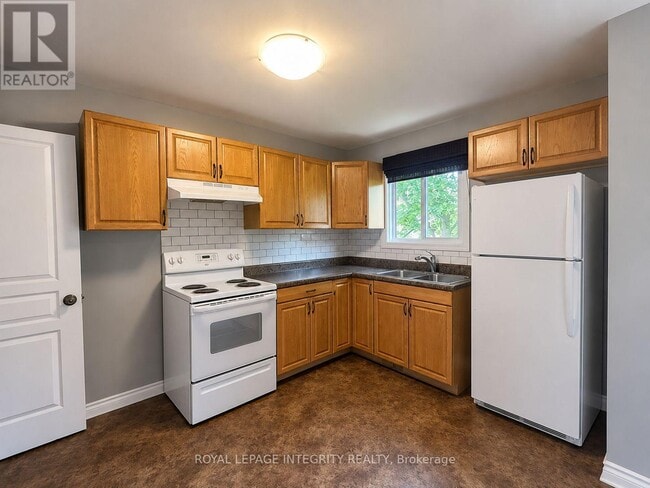 Building Photo - 3150 Poirier Ave
